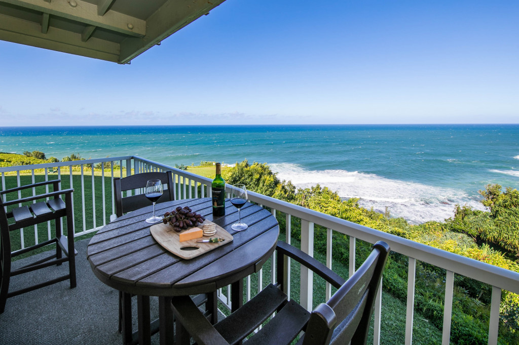 Panoramic oceanfront views from lanai Best condo has oceanfront views from lanai bar height table & chairs